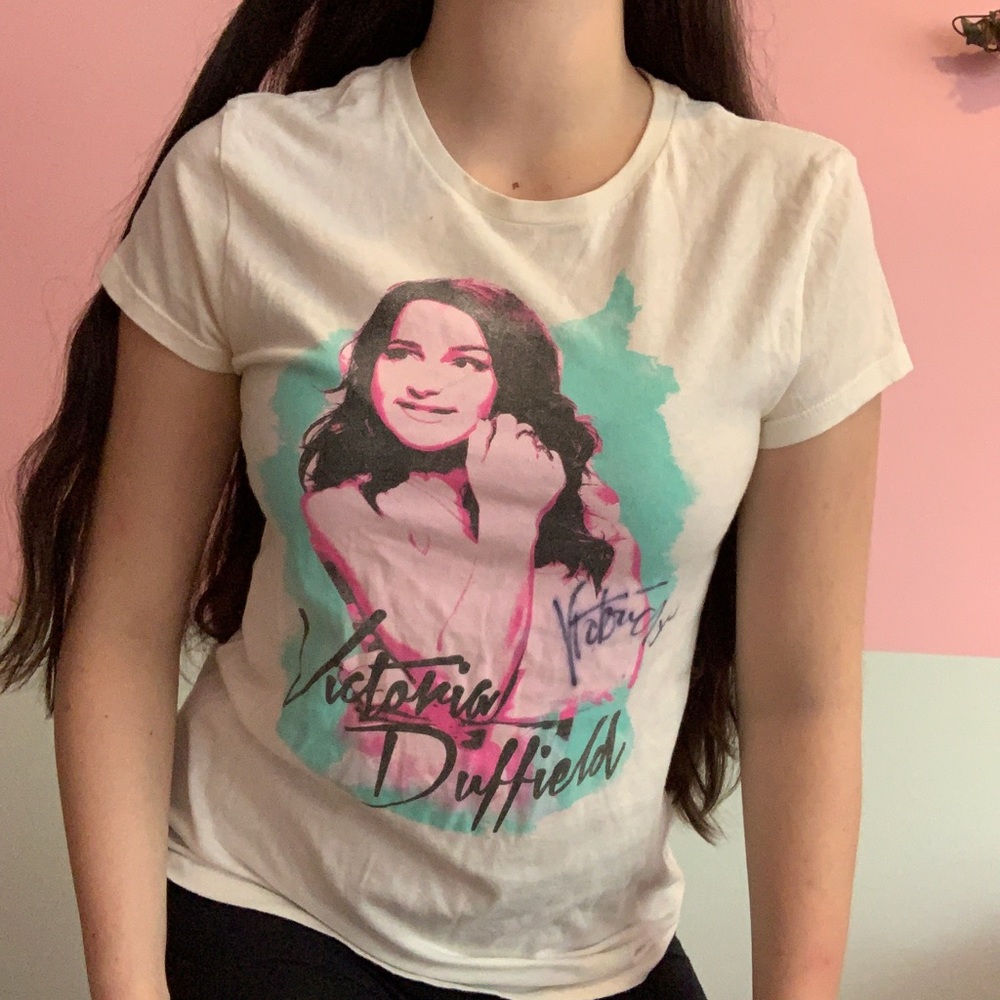 4/20$ 🌸 Signed Victoria Duffield tee shirt